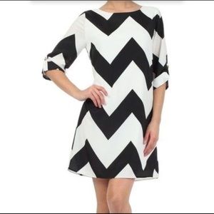 Everly Black and White Zigzag Dress SMALL